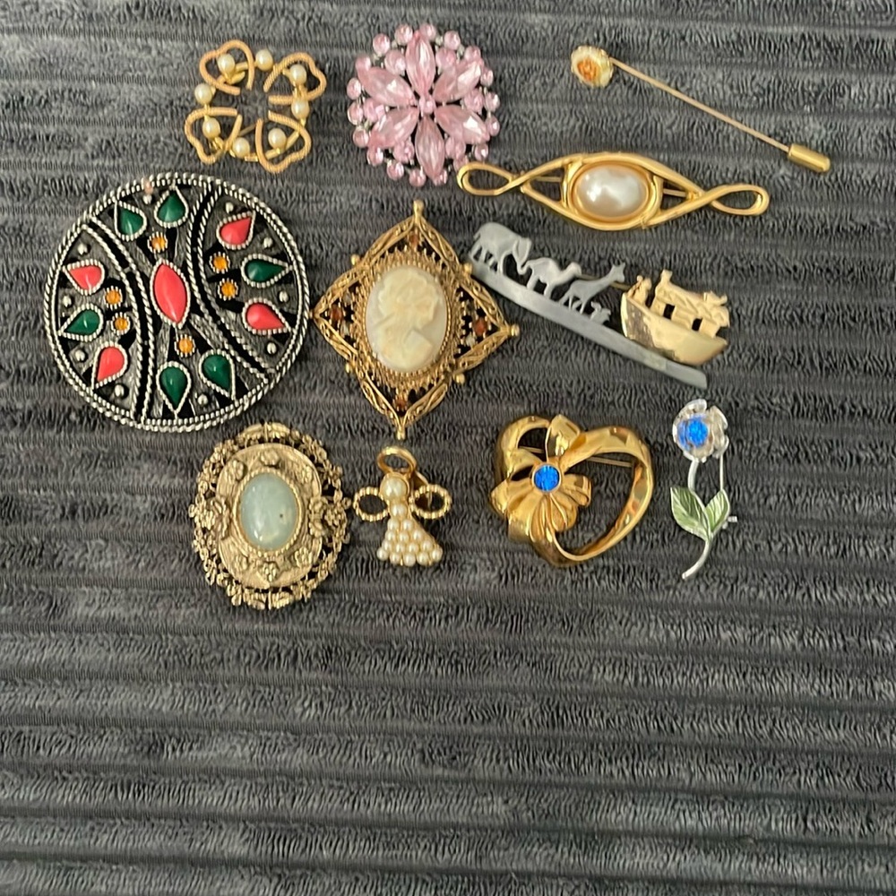 Elegant Brooch Set, a collectors vintage dream! Avon, Emmons, Florenza
